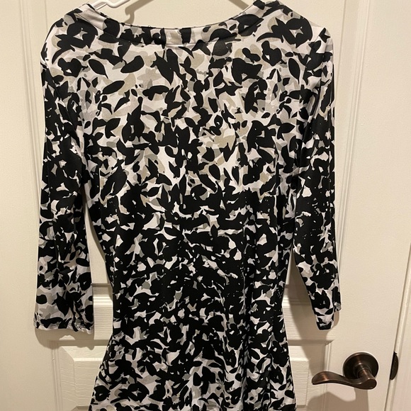 2/$20 - Larry Levine Blouse - Size Med - Picture 3 of 7